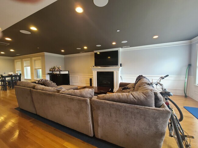 Photo - 202 W Broadway Unit 4