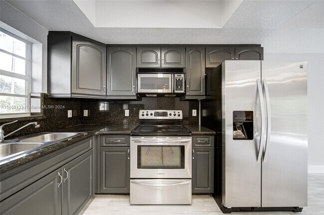 3300 Bird Ave