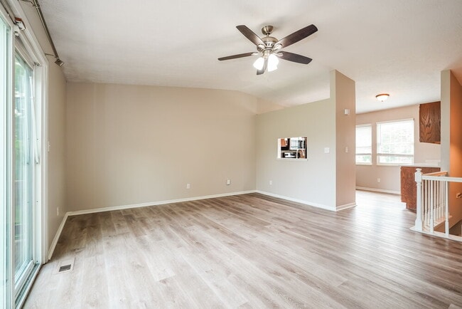 3524 En-Joie Dr