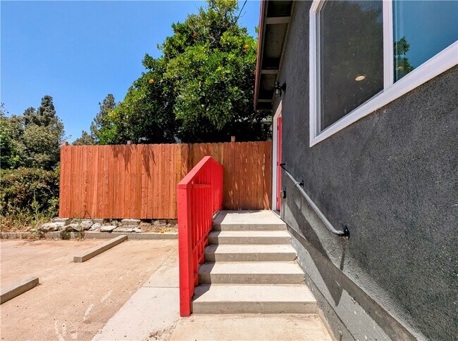 Photo - 1575 Munson Ave