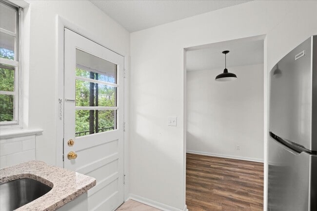 Photo - Sunset Rock Apartments