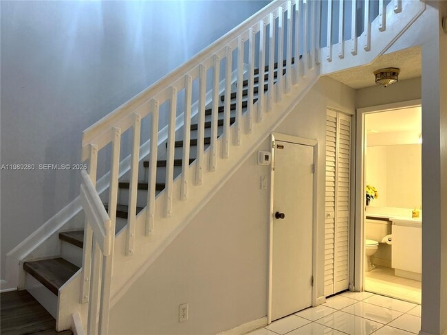 Photo - 543 Racquet Club Rd