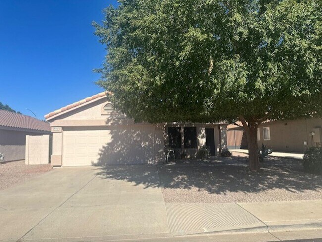 Building Photo - MOVE IN READY SINGLE FAMILY HOME