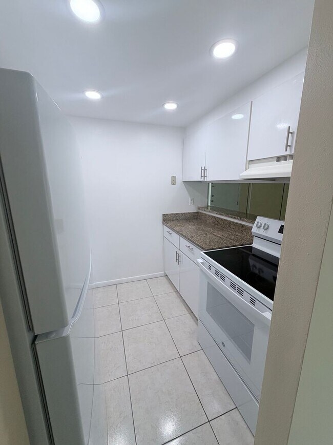 Photo - Two bedroom & Two bathroom Condo with balcony and laundry facilities