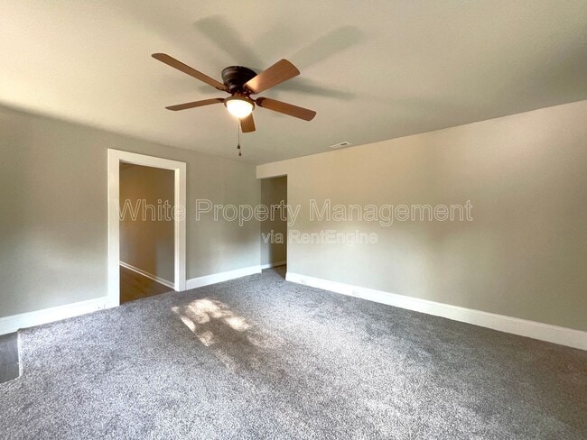 Photo - 706 Hillside St