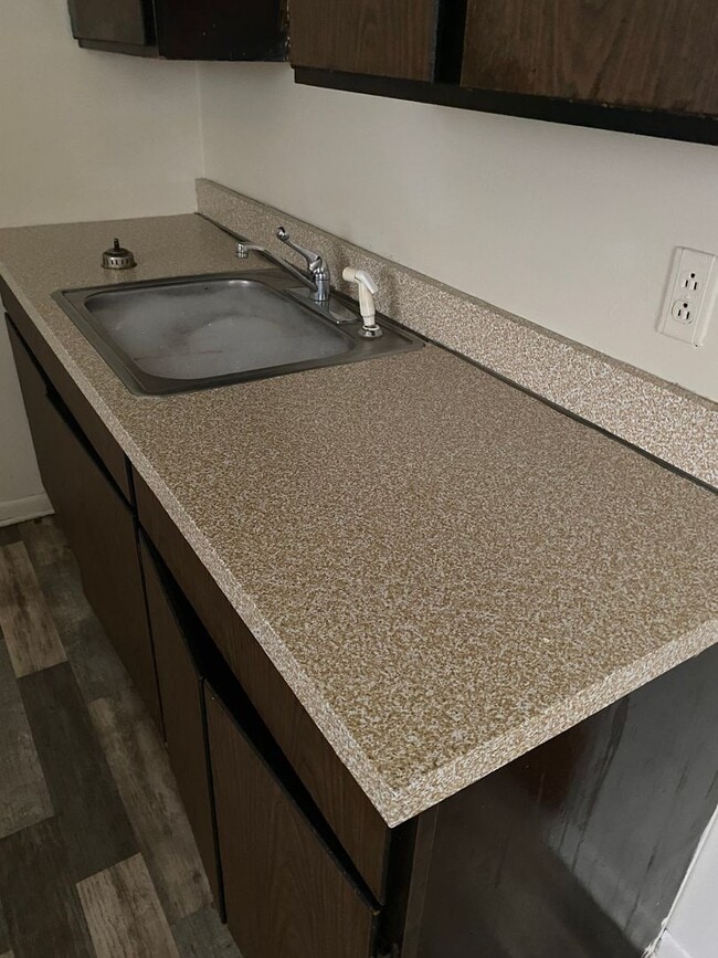 Photo - 2103 Meadowvale Ct Unidad A