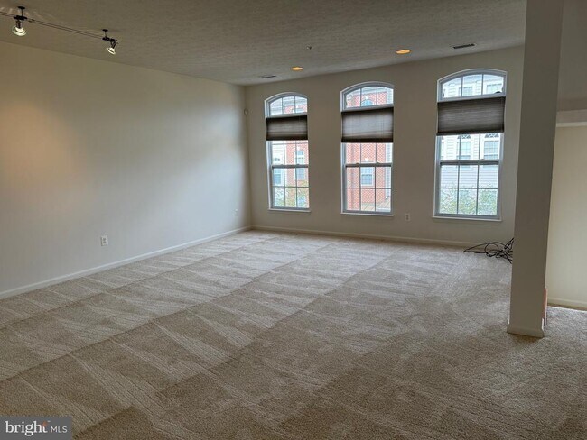 Photo - 11039 Mill Centre Dr