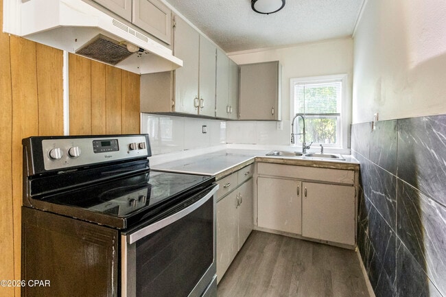 Photo - 2722 E 6th St