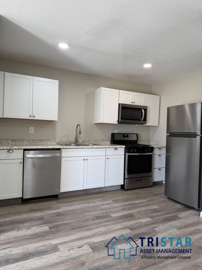Building Photo - 12223-12227 Woodside Avenue  - 12227 B Unit 12227 B