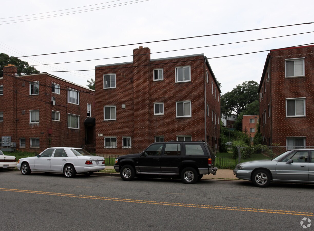 1723 27th Street SE - 1723 27th Street SE