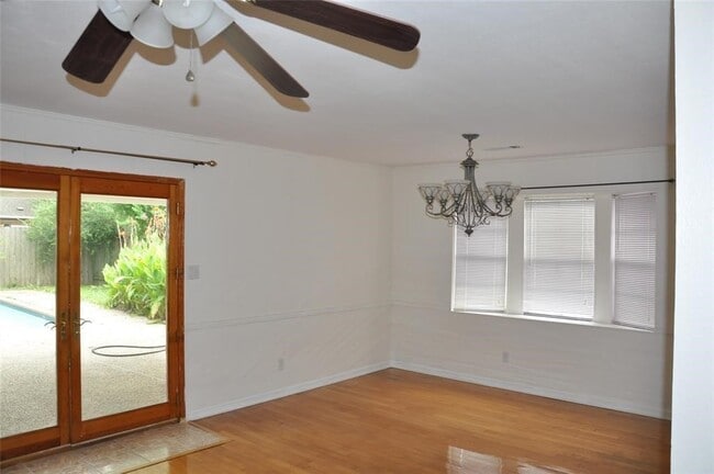 Photo - 5519 Caversham Dr