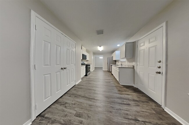 Photo - 407 Douglas Fir Dr