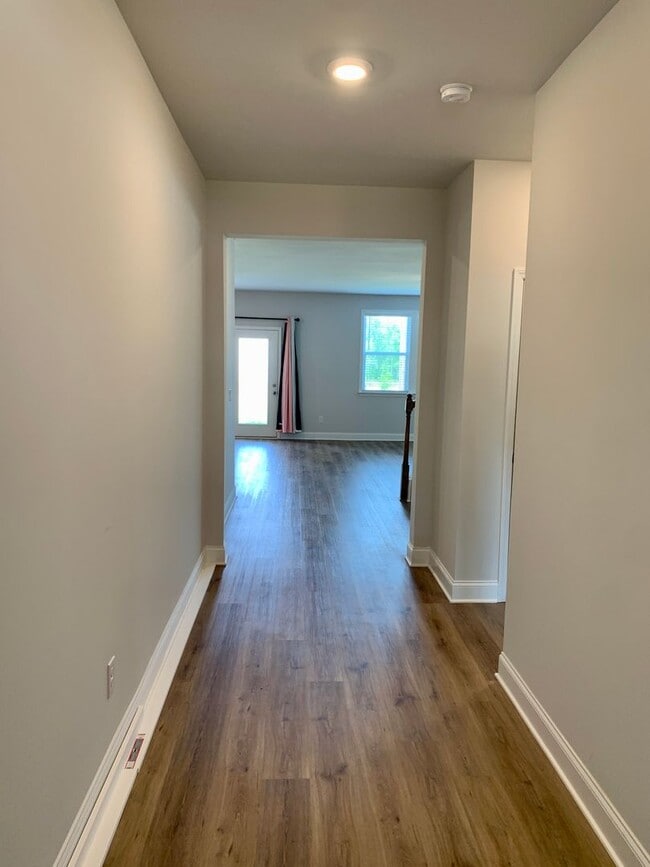 Photo - 600 Cunninghame Ct