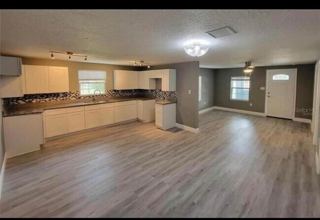 Photo - 515 N 7th St