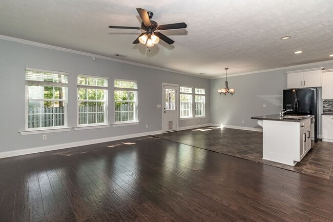 Photo - Large 3 bedroom (plus bonus), 2 1/2 bath home in Canterbury Farms!