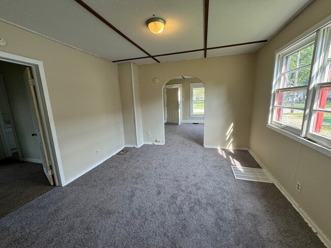 Photo - 124 N Beard St