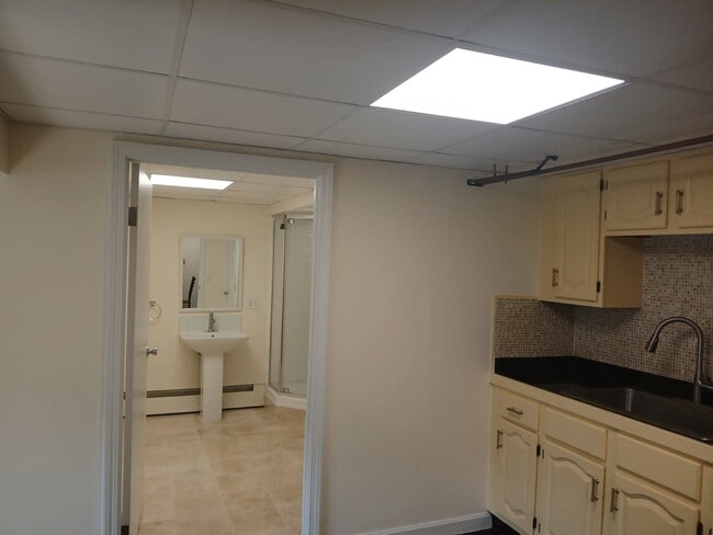 27 Middletown St Unidad B2