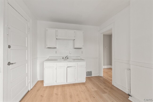 Photo - 712 Oak St