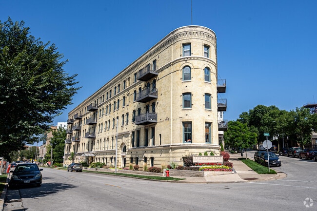 Building Photo - 1818 N Water St Rental