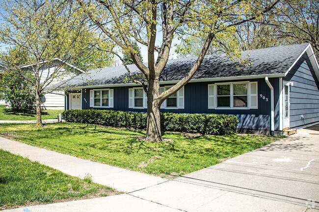 Building Photo - 903 N Roche St Rental