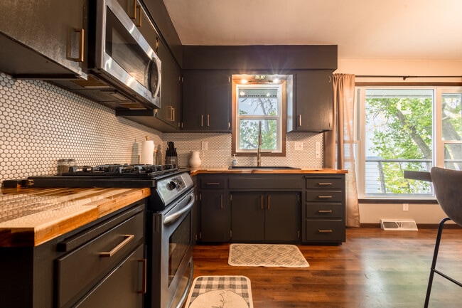 Photo - 6806 Sunset Strip NW