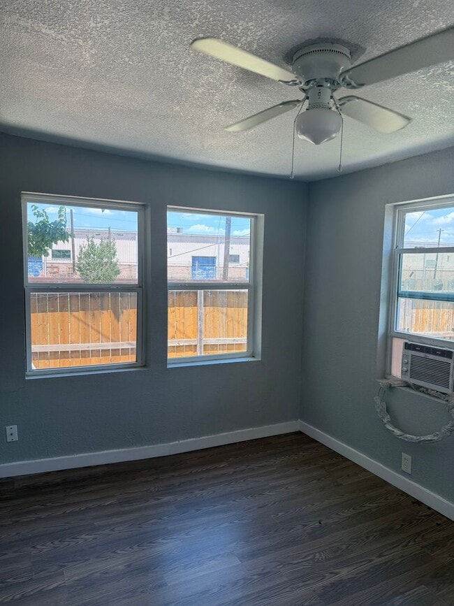 Building Photo - Large 1-bedroom home with private patio! Unit D