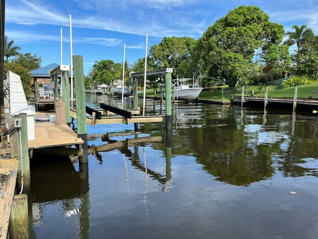 Building Photo - 510 SW South Carolina Dr