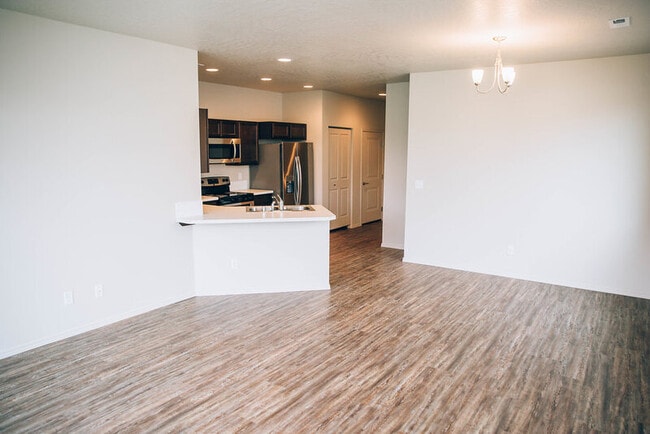 Photo - 318 S Marigold Ln