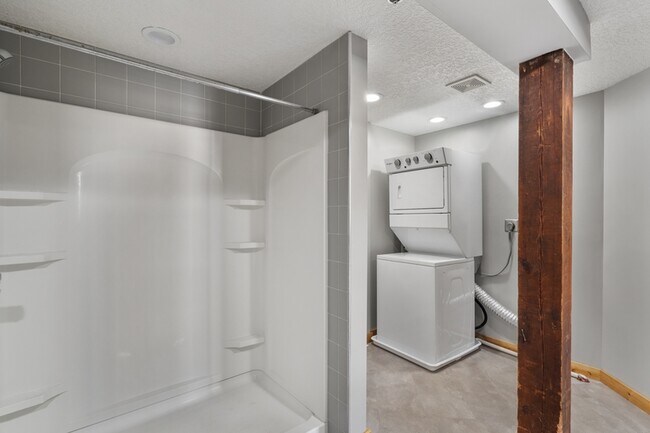 Photo - 225 E 2nd St