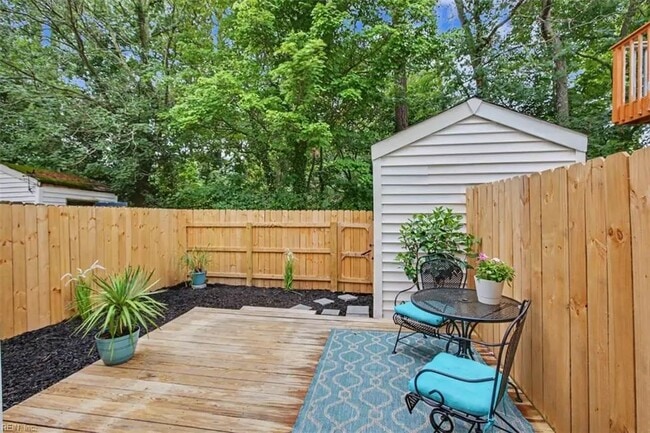 Photo - 2423 Rennie Dr