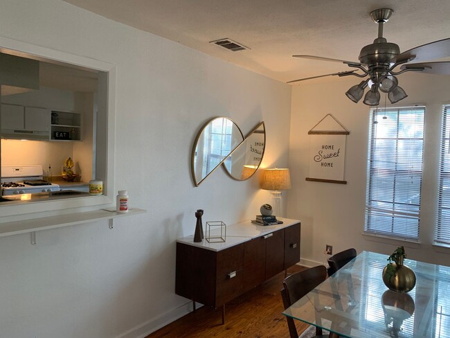 Photo - 4 Bedroom in Clarksville- 1610 W. 10th- August Prelease