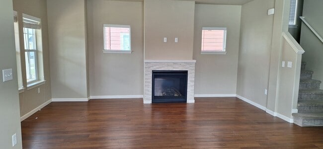 Photo - 253 Hill St NE