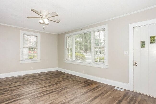 Photo - 2358 Forster St