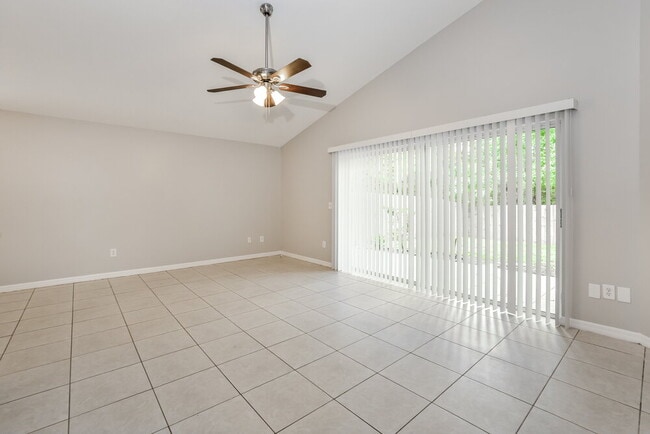 Photo - 320 MacGregor Rd