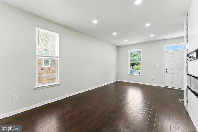 Photo - 1111 Trenton Pl SE