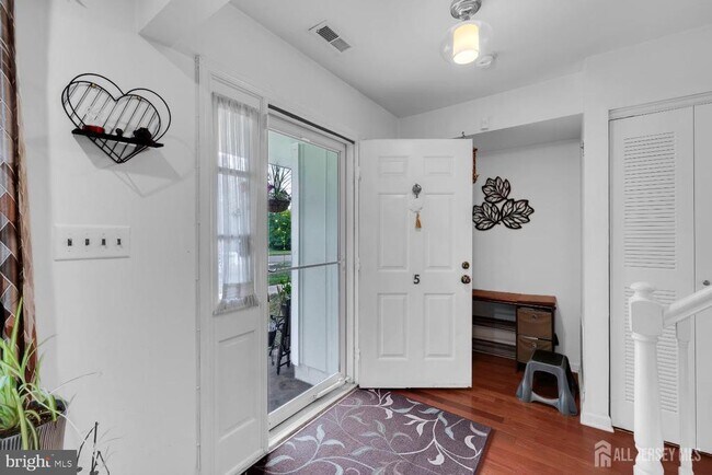 Photo - 5 Pond View Dr