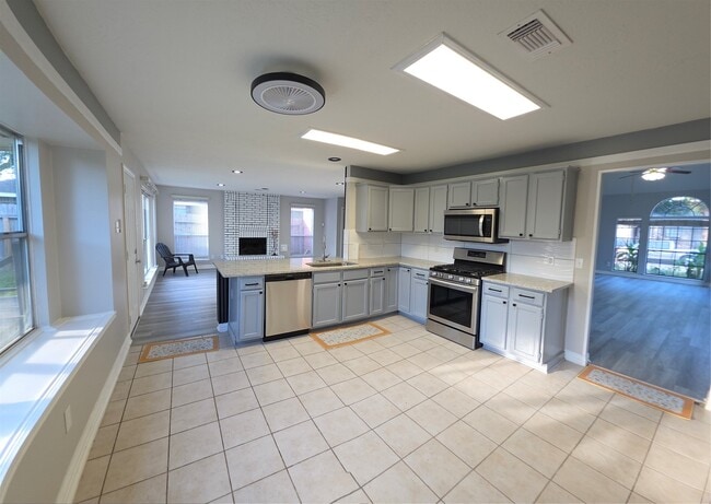 Photo - 16403 Salinas Ln