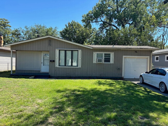 Photo - 3 bed 1 bath Home For Rent