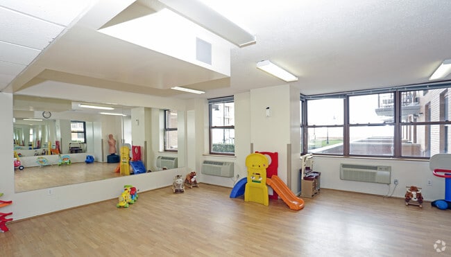 Photo - 333 River Street