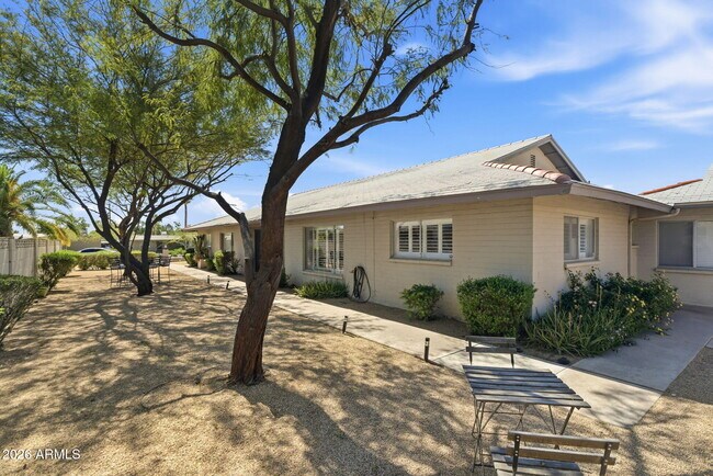 Photo - 3640 E Montecito Ave Unidad 2