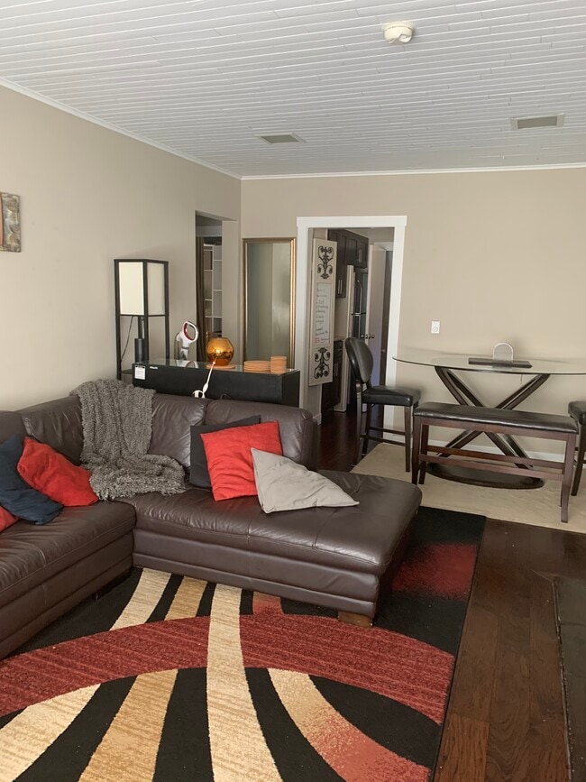 Photo - 110 NE 40th St