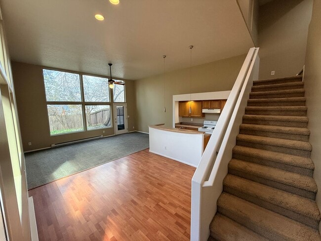 Building Photo - Unique 36th Ave Duplex - 2 Bed, 2 Bath on South Hill! Unit A
