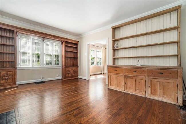 Photo - 2378 Glenwood Dr NE