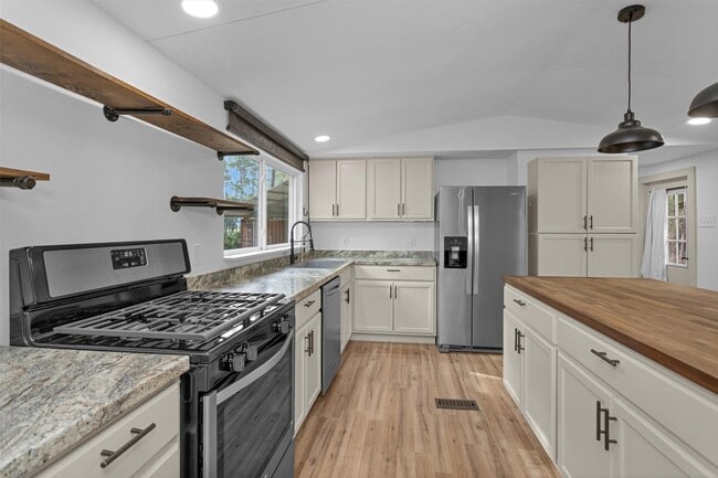 Building Photo - 5500 Penny Rd