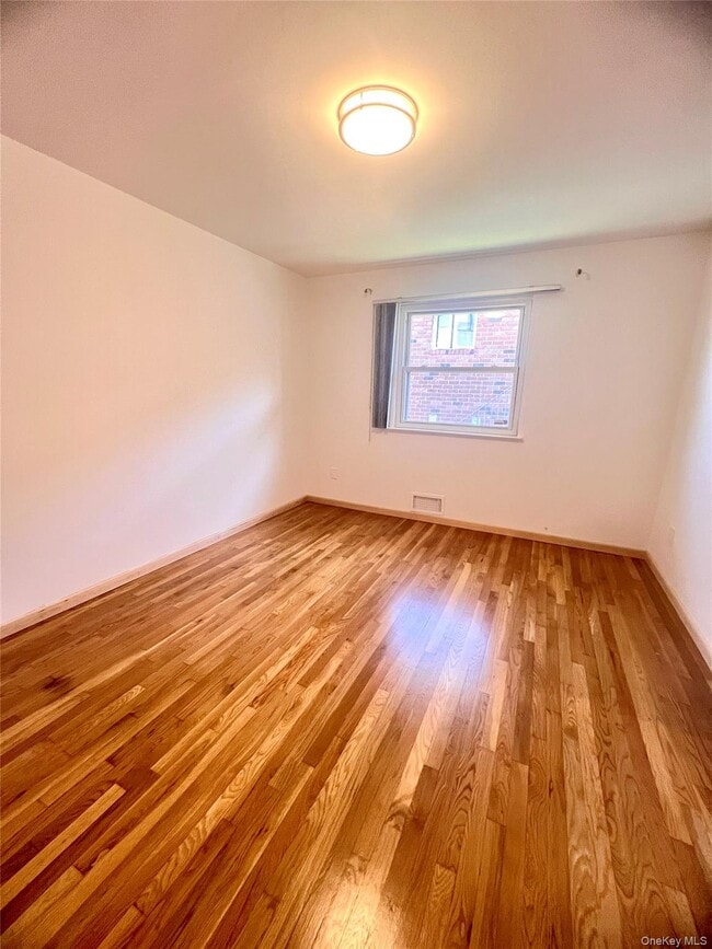 Photo - 12-14-14 Utopia Pkwy