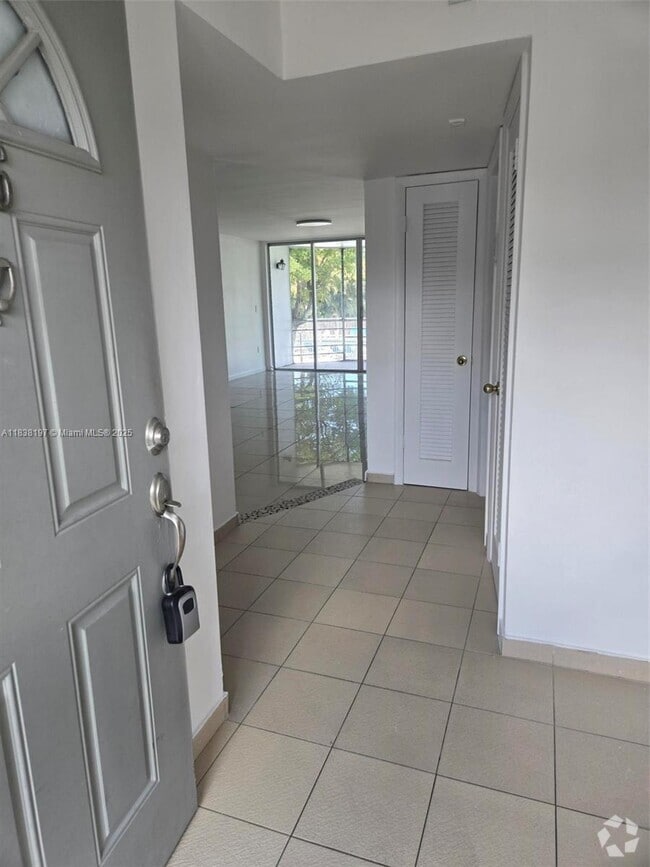 Building Photo - 1351 NE 191st St Unit E206 Rental