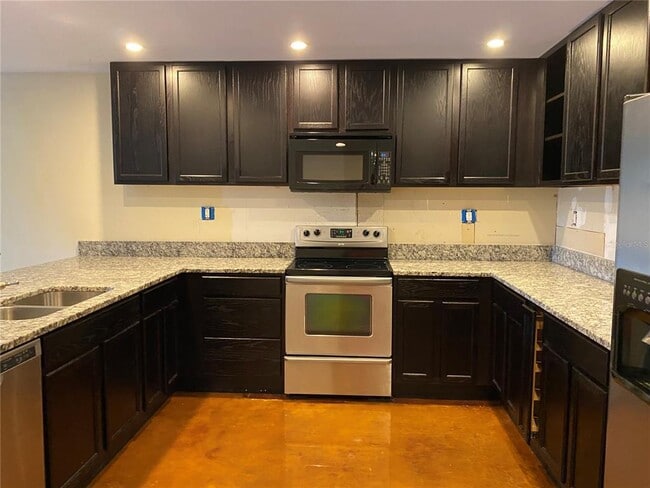Photo - 2133 Bougainvillea St