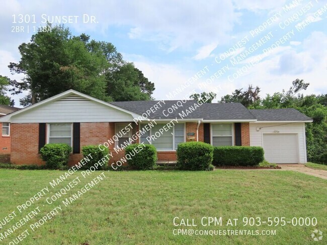 Building Photo - 1301 Sunset Dr Rental