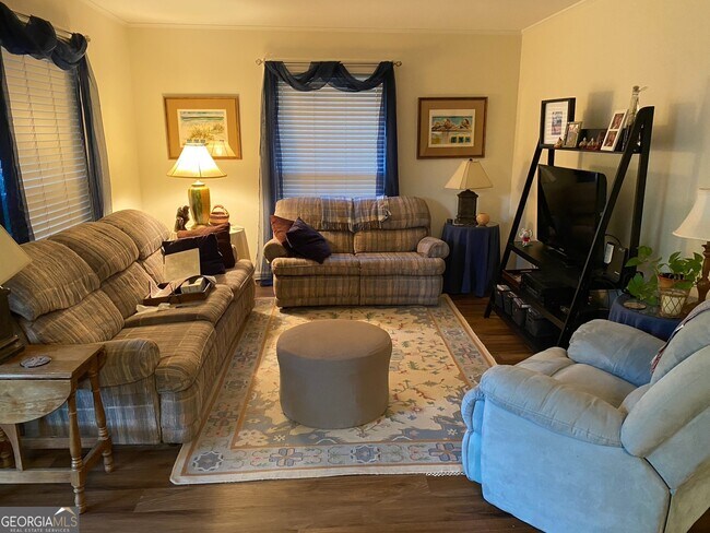 Photo - 245 Springdale St