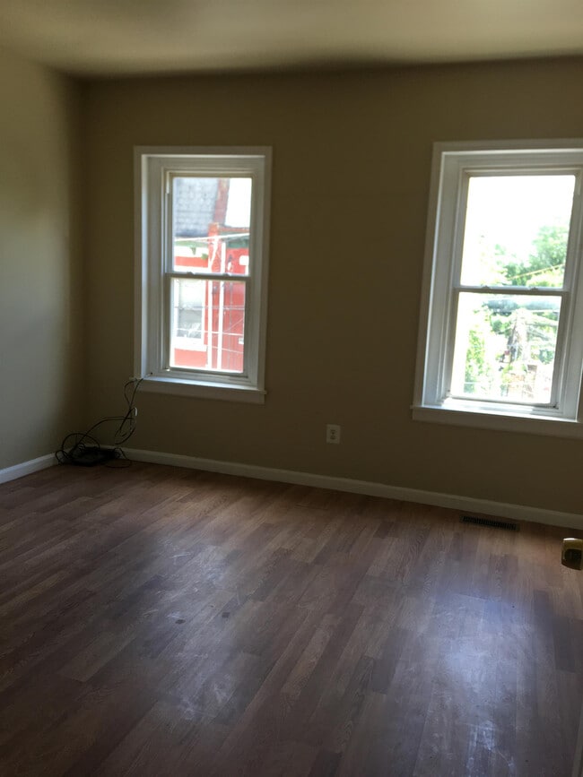 Photo - 17 E Ashmead St